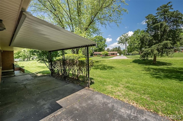 view of grassy yard featuring a patio