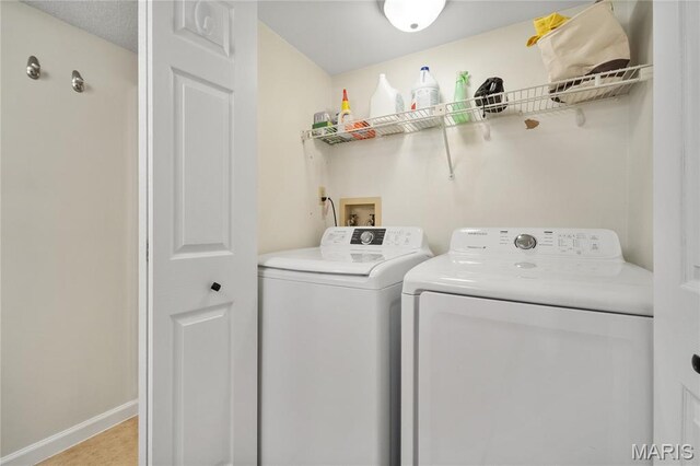 5567 Waterman Blvd Unit D, Saint Louis, MO 63112 - clothes washing area with washing machine and dryer and baseboards