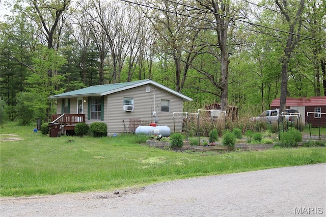 895 Parkway Dr, Bismarck, MO 63624 - view of side of property with metal roof