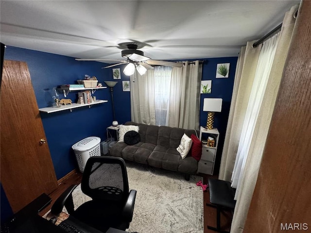 895 Parkway Dr, Bismarck, MO 63624 - living room with ceiling fan