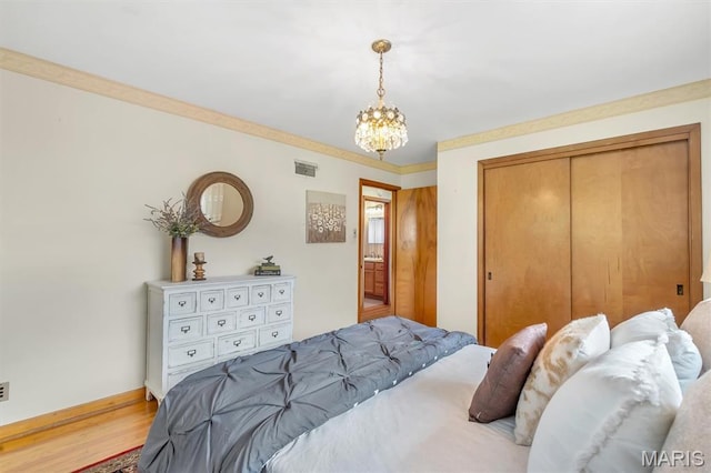 10710 Winthrop Ct, Saint Louis, MO 63123 - bedroom featuring light wood-style floors, a chandelier, and a closet