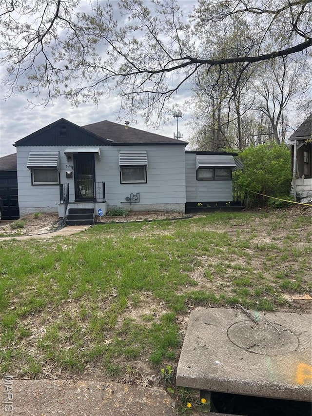 7401 Pleaseway Dr, Saint Louis, MO 63136 - rear view of house featuring a yard