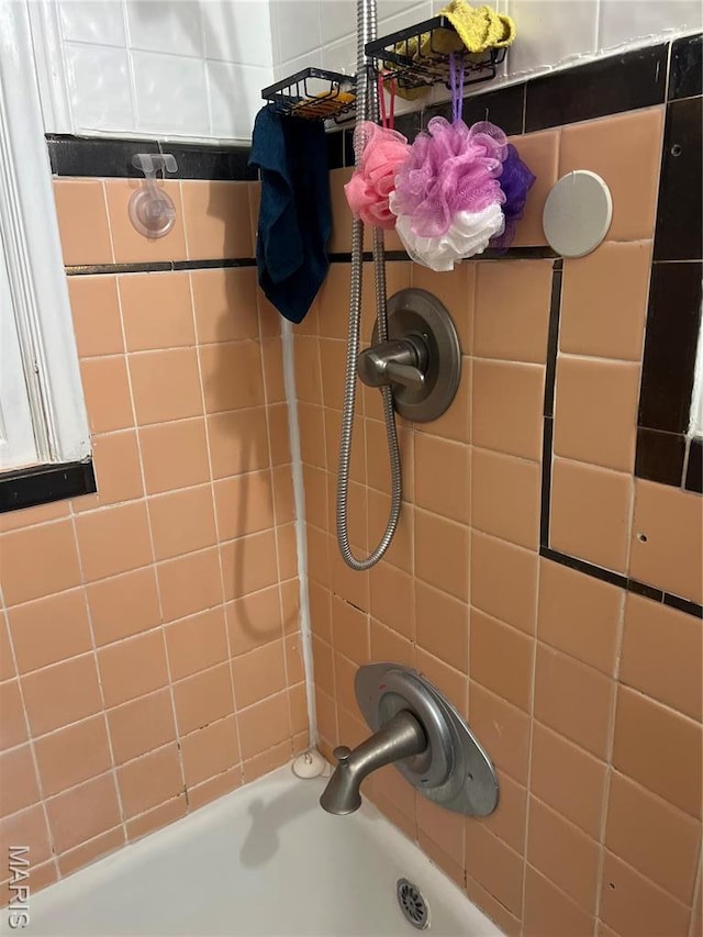 7401 Pleaseway Dr, Saint Louis, MO 63136 - bathroom view of  shower combination