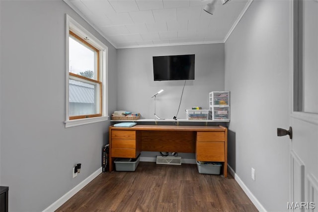 office area with dark wood-type flooring, crown molding, and baseboards