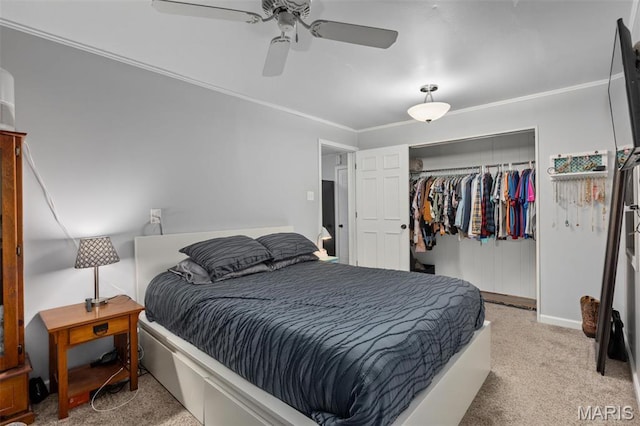 bedroom featuring light colored carpet, a closet, baseboards, ceiling fan, and ornamental molding