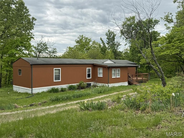 11050 Gingham Ln, Lebanon, MO 65536 - view of side of home featuring a deck