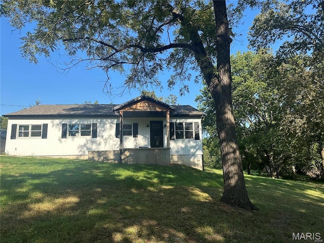 17260 Carver Dr, New London, MO 63459 - view of front of house featuring a front lawn and crawl space