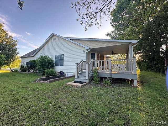 511 Log Cabin Rd, Farmington, MO 63640 - back of house featuring a ceiling fan, a lawn, and a porch