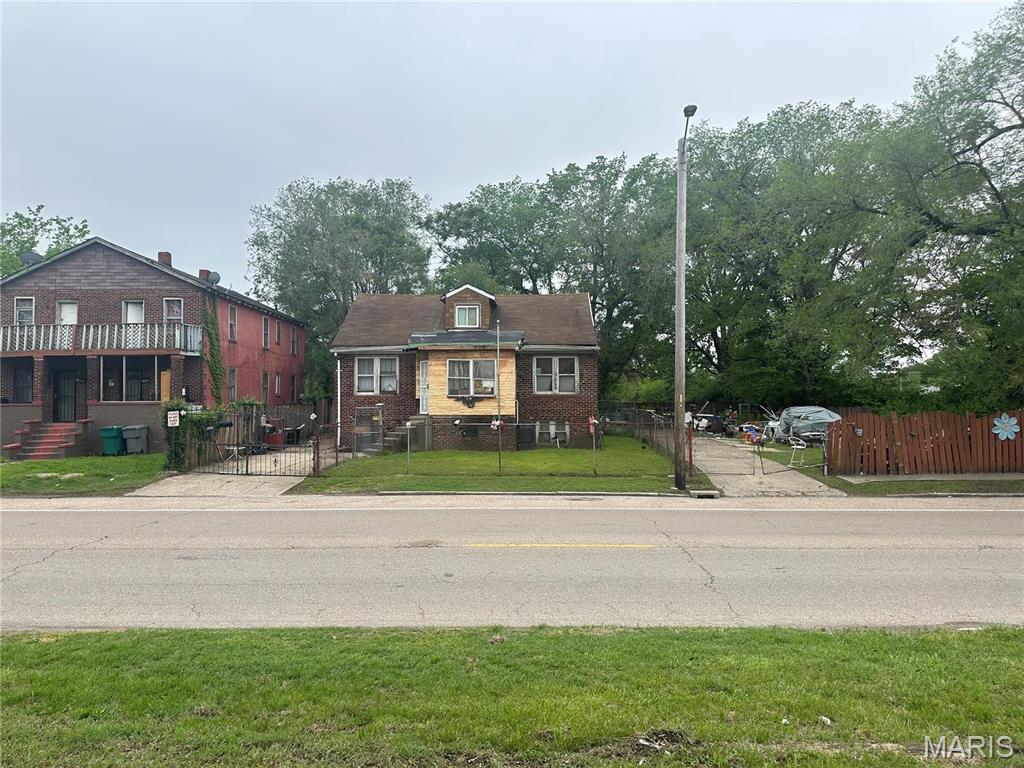 2024 Bond Ave E, St Louis, IL 62207 - photo 1