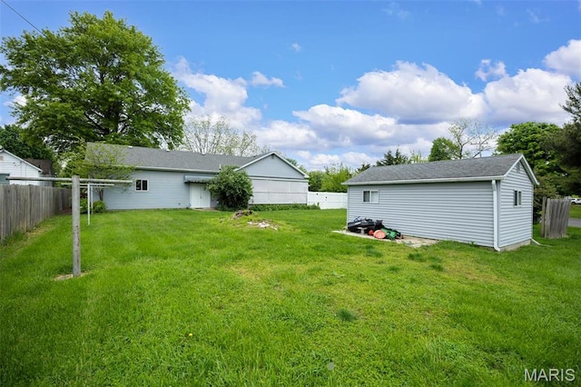 418 E Maple St, Gillespie, IL 62033 - view of yard