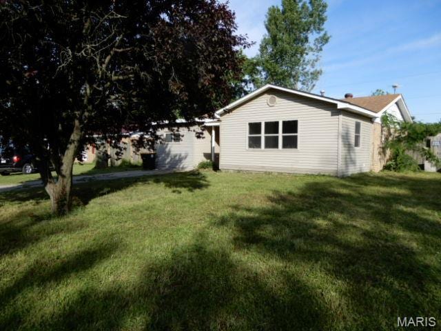 201 Quapaw, Steele, MO 63877 - rear view of house featuring a yard