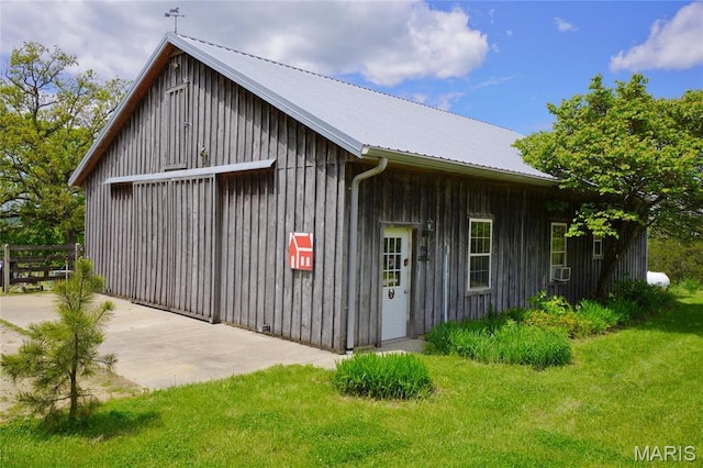 view of outbuilding