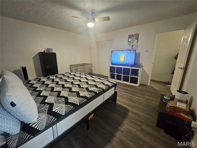 24355 Trolley Ln, Saint Robert, MO 65584 - bedroom with wood finished floors, a closet, a textured ceiling, and a ceiling fan