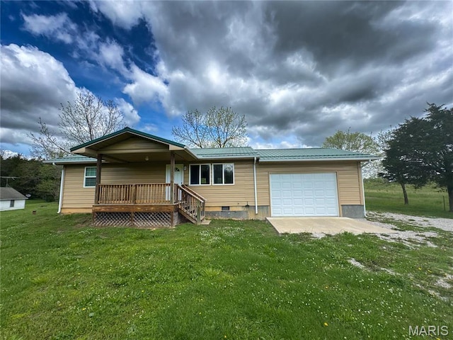 10268 Sunlight Rd, Belgrade, MO 63622 - view of front of property featuring a garage, a front lawn, driveway, and metal roof