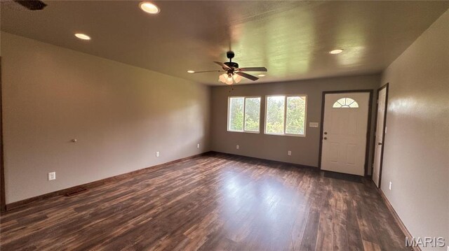 10268 Sunlight Rd, Belgrade, MO 63622 - entryway featuring ceiling fan, dark wood-style floors, recessed lighting, and baseboards