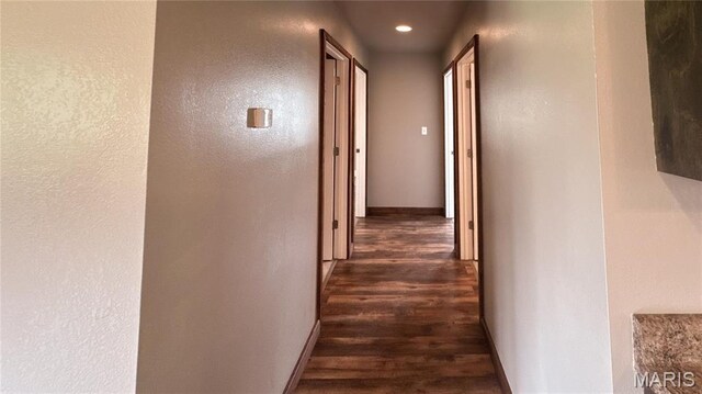 10268 Sunlight Rd, Belgrade, MO 63622 - corridor with dark wood-style flooring, recessed lighting, baseboards, and a textured wall