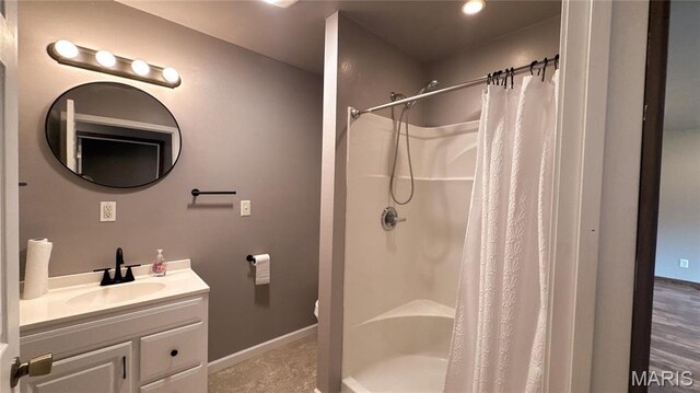10268 Sunlight Rd, Belgrade, MO 63622 - full bathroom featuring vanity, baseboards, and a shower with curtain