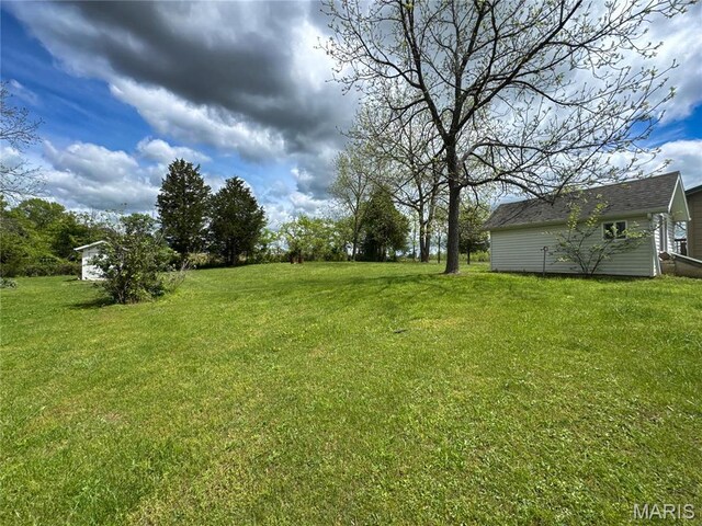 10268 Sunlight Rd, Belgrade, MO 63622 - view of green lawn