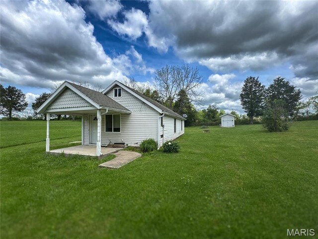 10268 Sunlight Rd, Belgrade, MO 63622 - view of front of house with a front lawn and a patio area