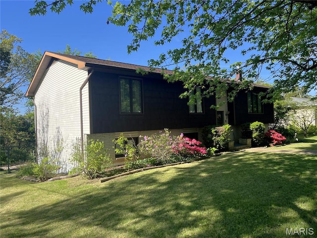 152 Burchwood Dr, St James, MO 65559 - view of front of property featuring a front lawn and a chimney