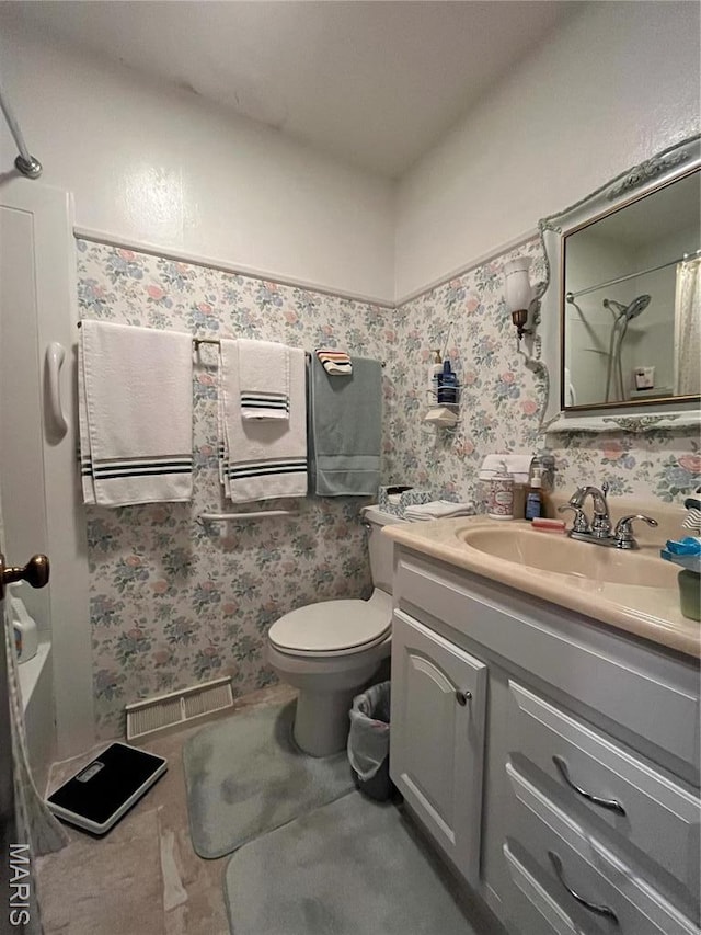 152 Burchwood Dr, St James, MO 65559 - full bathroom with vanity and wallpapered walls