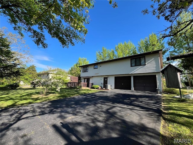 152 Burchwood Dr, St James, MO 65559 - view of front of property featuring an attached garage, driveway, and a front yard