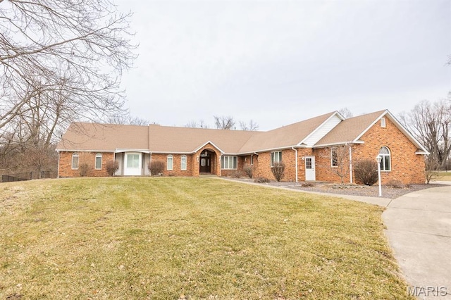 9 Shellie Ct, Fairview Heights, IL 62208 - ranch-style house featuring brick siding and a front yard