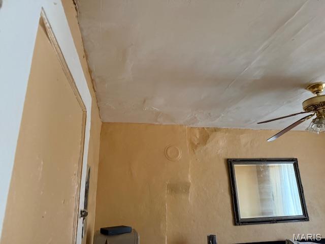 3936 Cook Ave, Saint Louis, MO 63113 - detailed view of a ceiling fan