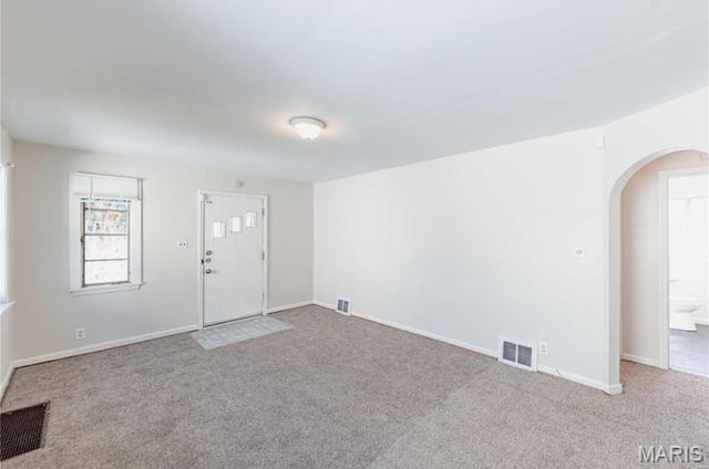 7150 Beulah Ave, Saint Louis, MO 63136 - carpeted foyer with arched walkways and baseboards