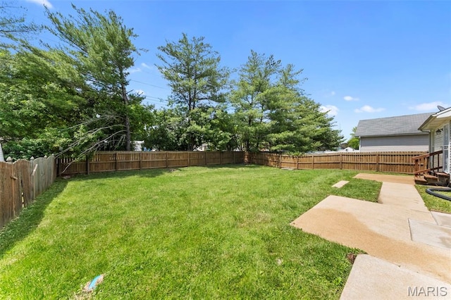 2713 Chapel View Dr, Florissant, MO 63031 - view of yard with a patio area