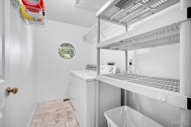 300 Wildberry Ln, Saint Charles, MO 63304 - laundry area featuring washer and clothes dryer and baseboards