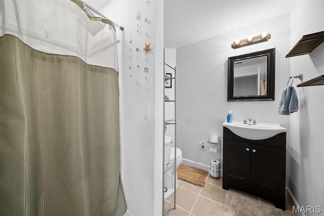 full bath with toilet, tile patterned floors, vanity, a shower with curtain, and baseboards