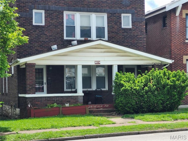 view of front of property featuring brick siding
