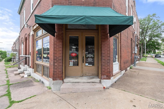 3456 Miami St, Saint Louis, MO 63118 - property entrance featuring brick siding