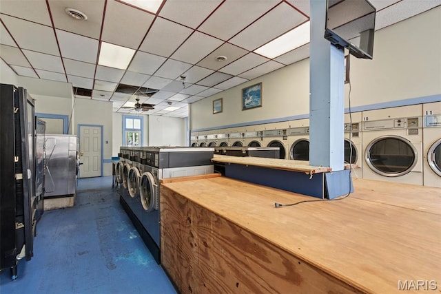 3456 Miami St, Saint Louis, MO 63118 - community laundry featuring washing machine and clothes dryer and a ceiling fan
