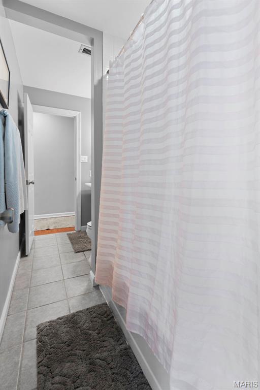 4260 Lindell Blvd Unit B, Saint Louis, MO 63108 - hall featuring light tile patterned floors and baseboards