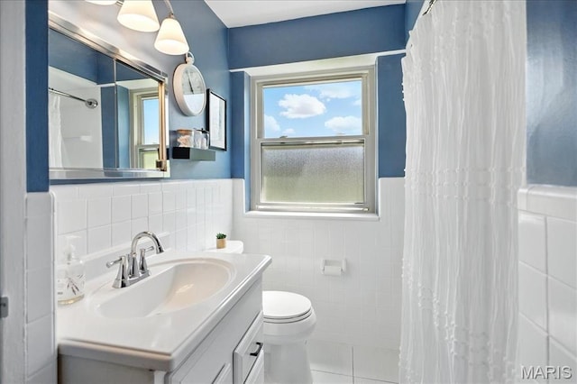 5 Delcrest Ct Unit 203, Saint Louis, MO 63124 - bathroom featuring tile walls, a wainscoted wall, toilet, vanity, and a shower with curtain