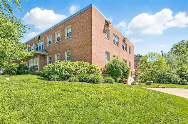 5 Delcrest Ct Unit 203, Saint Louis, MO 63124 - view of side of home with brick siding and a yard