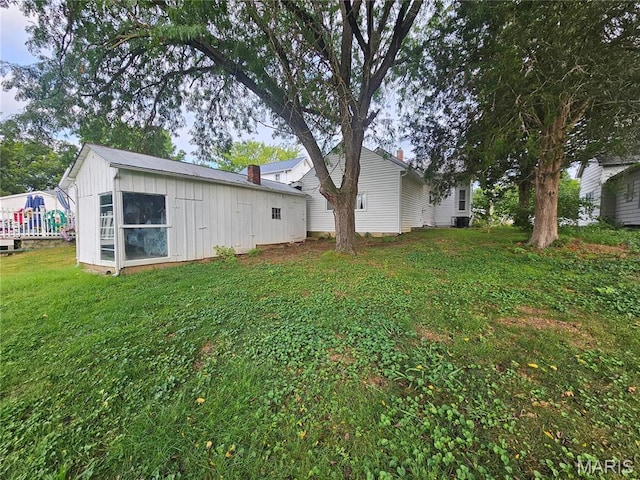 1046 Market St, Saint Genevieve, MO 63670 - view of grassy yard featuring an outbuilding and central air condition unit