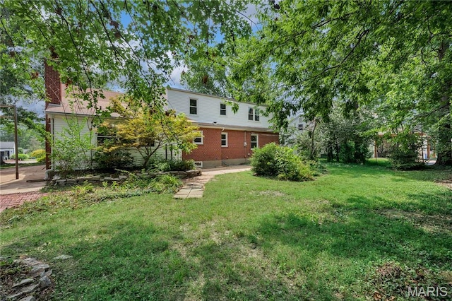 369 Halcyon Dr, Saint Louis, MO 63122 - view of grassy yard