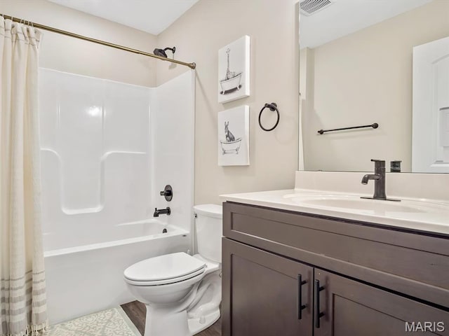 bathroom with toilet, vanity, and shower / bath combo