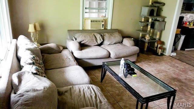 1732 Ferguson Ave, Granite City, IL 62040 - living area featuring cooling unit