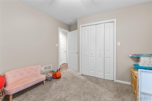 710 Skye View Ct, Farmington, MO 63640 - living area with carpet floors and baseboards