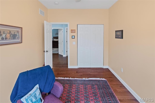 sitting room with wood finished floors and baseboards