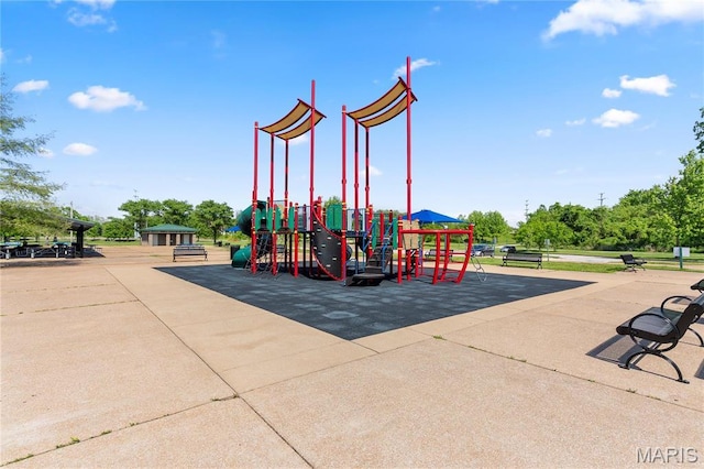 312 Waller Ave, Saint Louis, MO 63125 - view of community play area