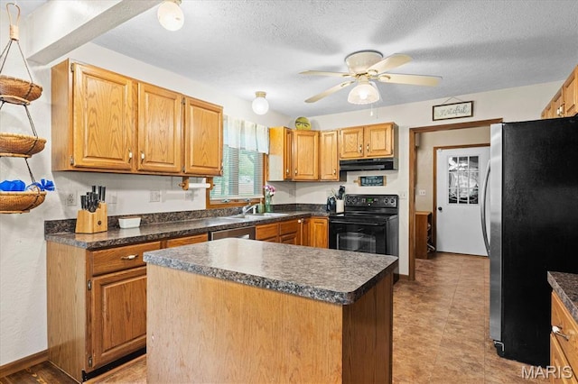 22000 E Rd, Carlyle, IL 62231 - kitchen with stainless steel appliances, under cabinet range hood, dark countertops, ceiling fan, and a textured ceiling
