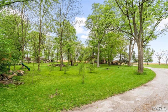 22000 E Rd, Carlyle, IL 62231 - surrounding community with a yard