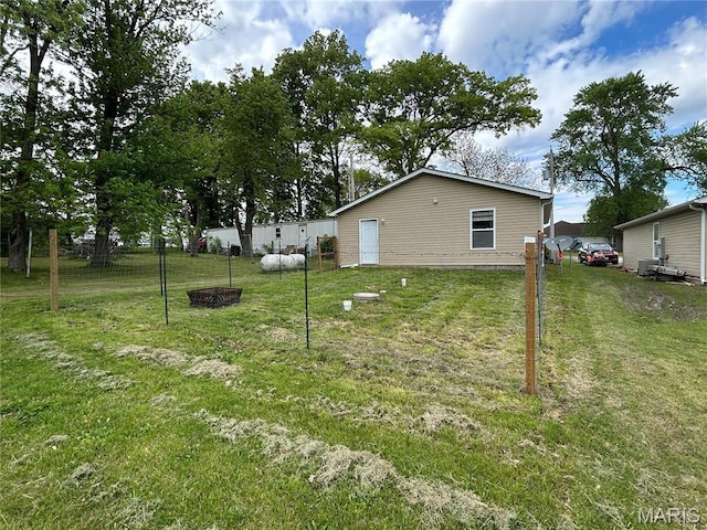 view of yard with a fire pit