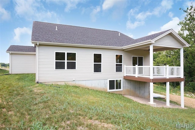 3304 Nat View Ct, Washington, MO 63090 - rear view of property featuring a lawn, roof with shingles, and a deck