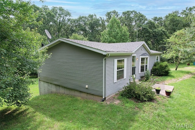 24 Clonts Rd, Sullivan, MO 63080 - view of property exterior featuring a yard and a shingled roof